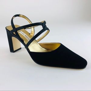 Ann Marino Black Velvet Strappy Block Heel Size 7